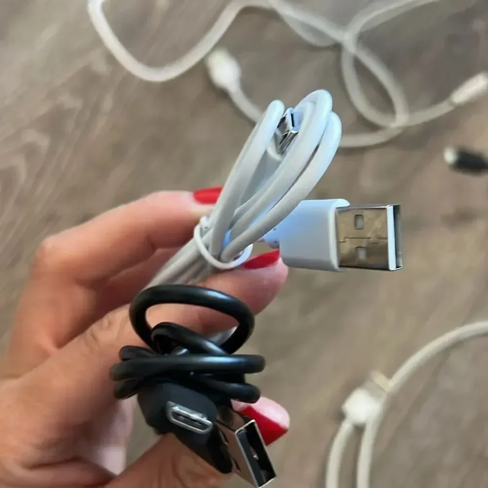5 different kinds of charger cables including Apple